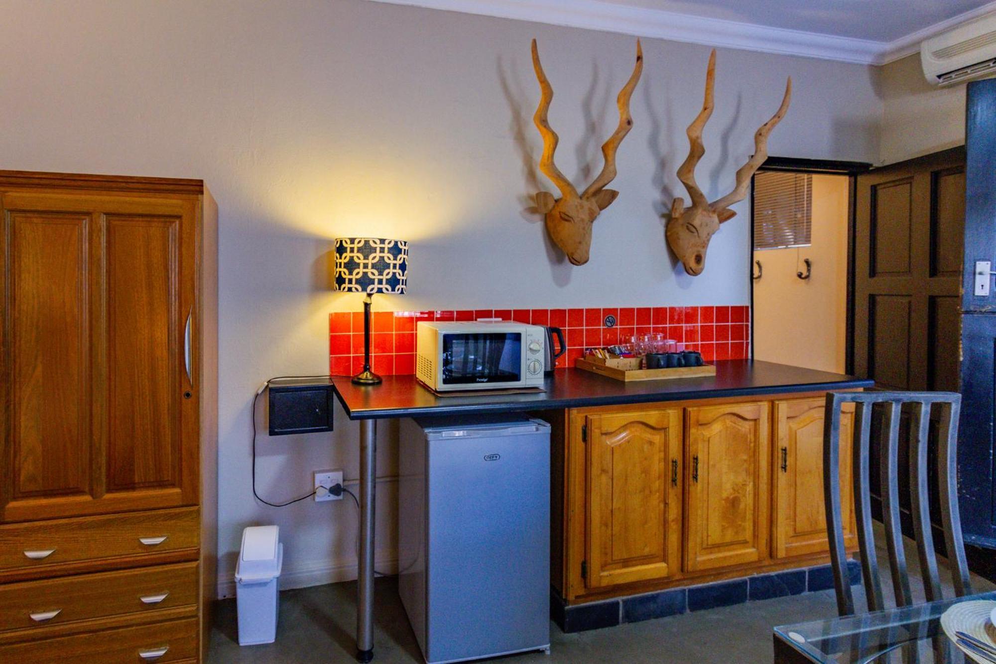 Pumleni Guesthouse ฮาร์ทบีสบูร์ท ภายนอก รูปภาพ
