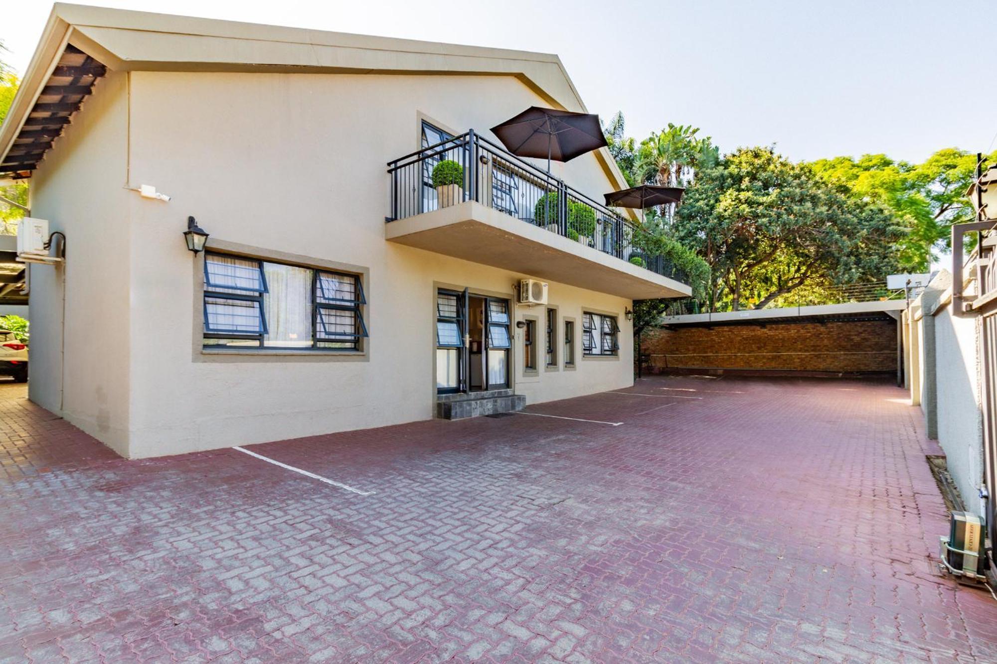 Pumleni Guesthouse ฮาร์ทบีสบูร์ท ภายนอก รูปภาพ