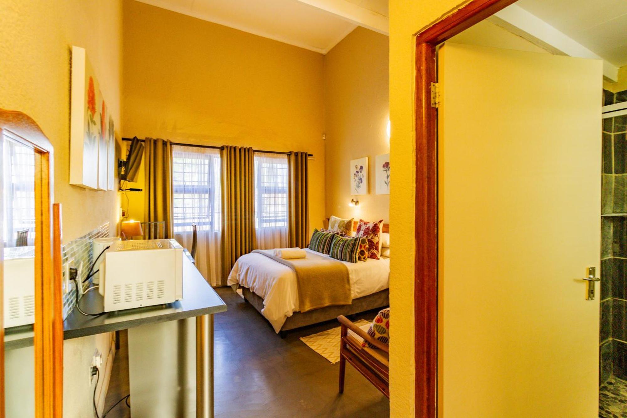 Pumleni Guesthouse ฮาร์ทบีสบูร์ท ภายนอก รูปภาพ