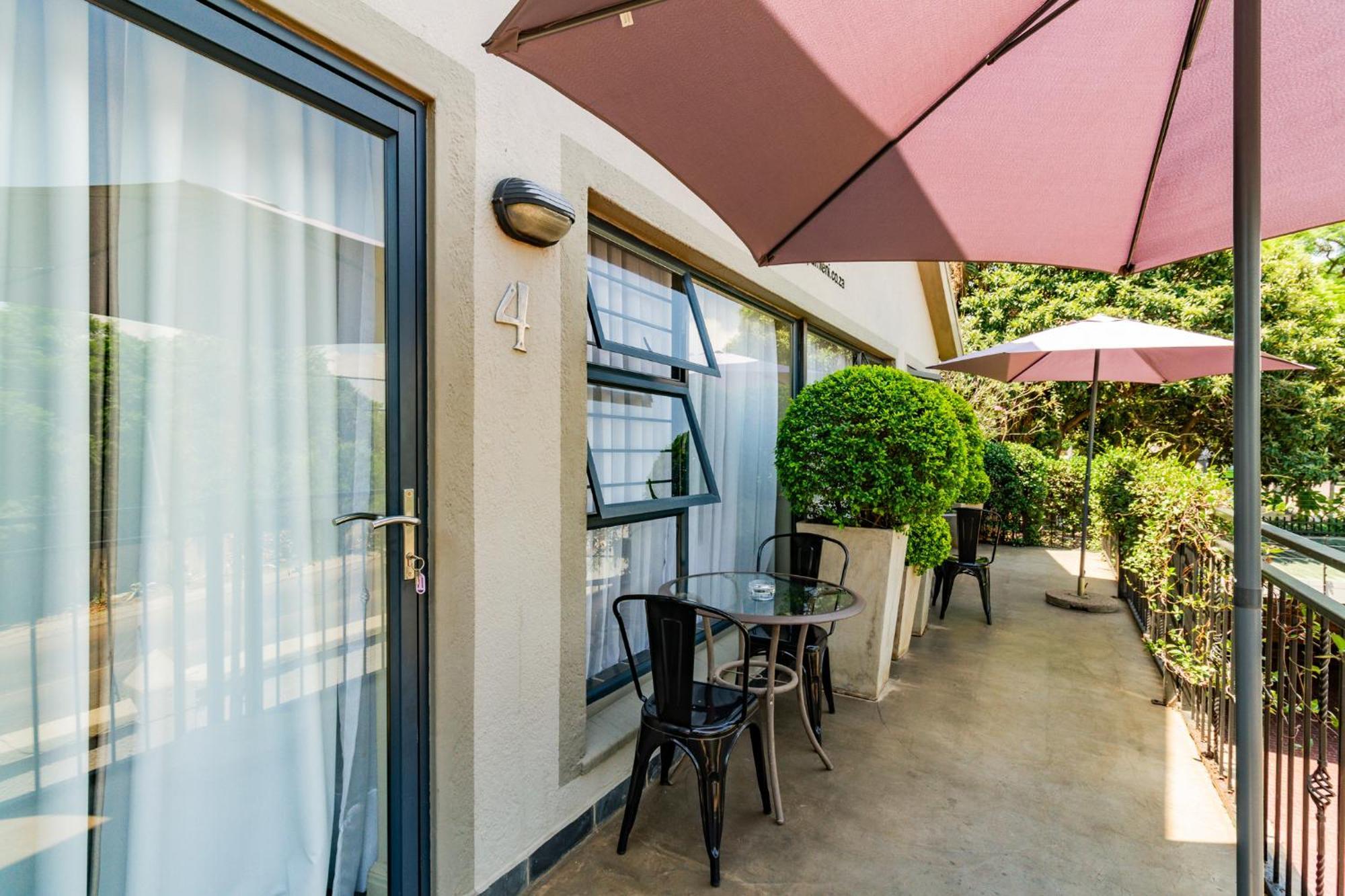 Pumleni Guesthouse ฮาร์ทบีสบูร์ท ภายนอก รูปภาพ