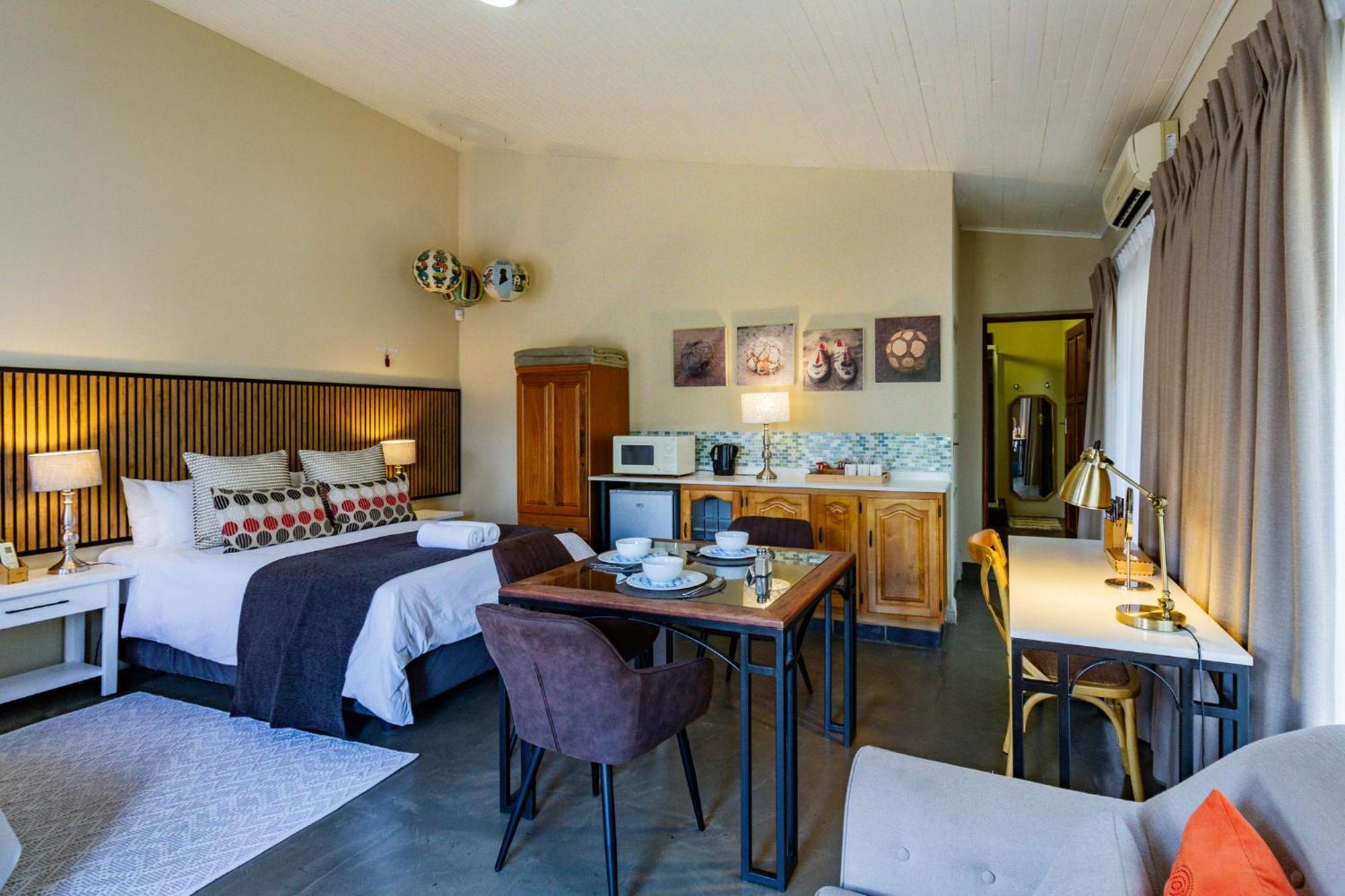 Pumleni Guesthouse ฮาร์ทบีสบูร์ท ภายนอก รูปภาพ