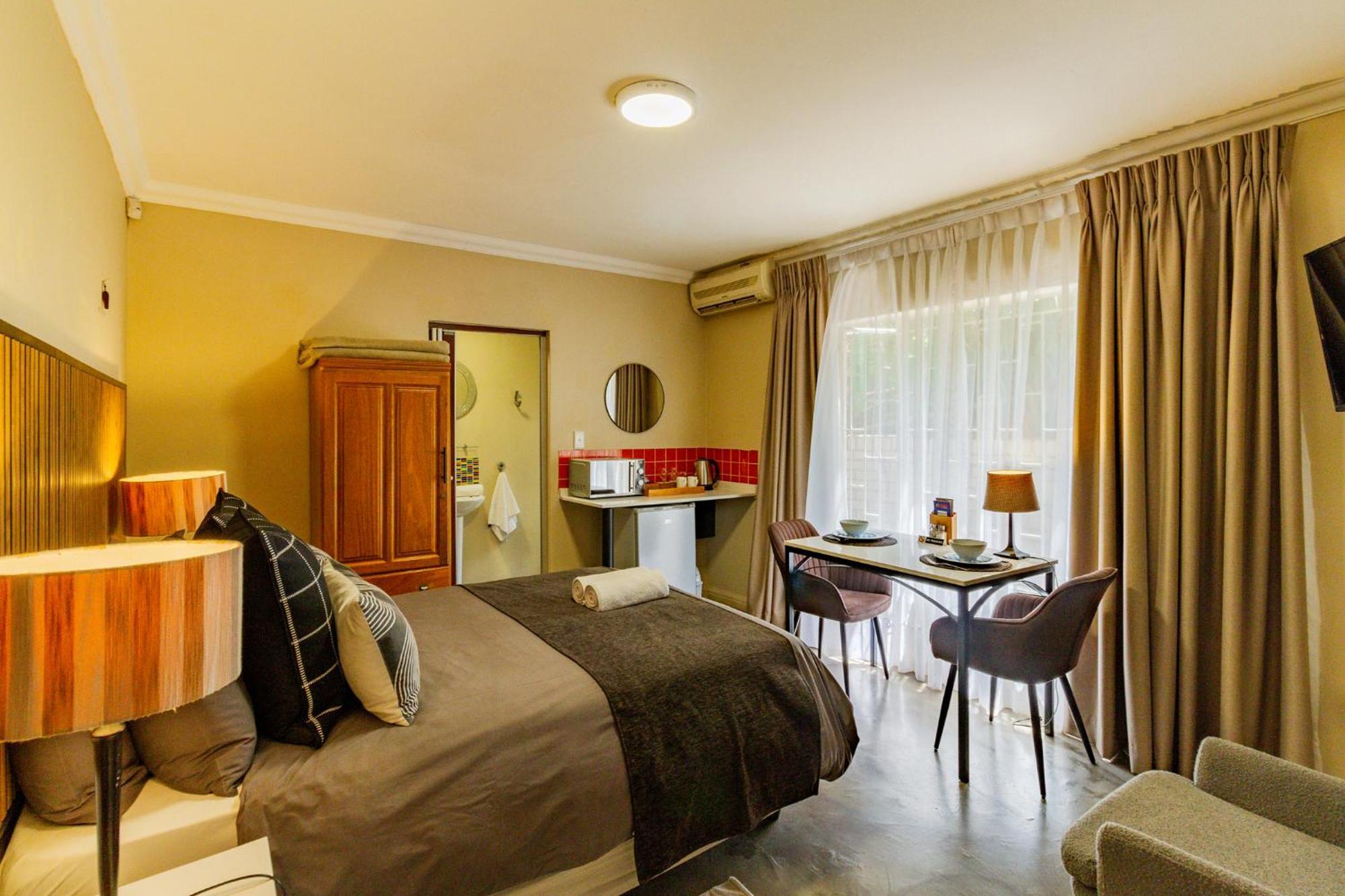 Pumleni Guesthouse ฮาร์ทบีสบูร์ท ภายนอก รูปภาพ