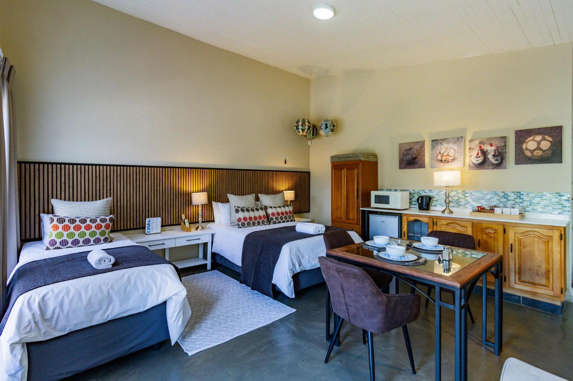 Pumleni Guesthouse ฮาร์ทบีสบูร์ท ภายนอก รูปภาพ
