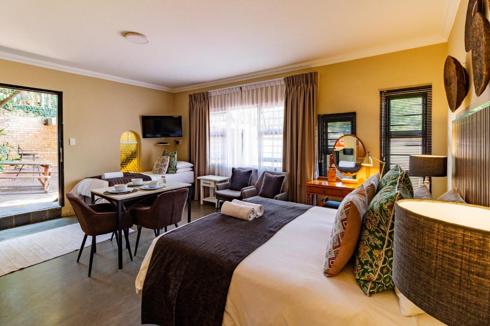 Pumleni Guesthouse ฮาร์ทบีสบูร์ท ภายนอก รูปภาพ