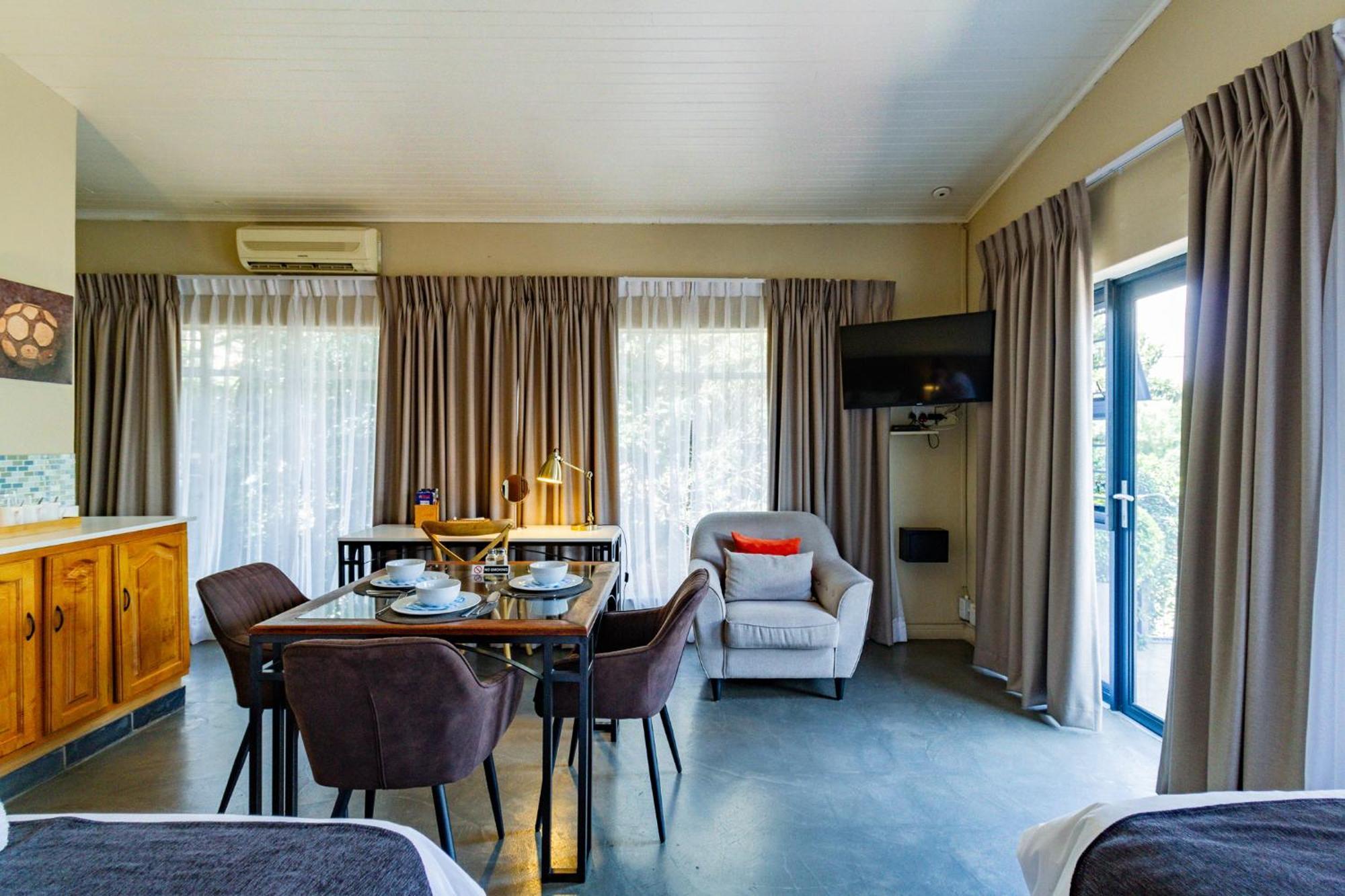 Pumleni Guesthouse ฮาร์ทบีสบูร์ท ภายนอก รูปภาพ