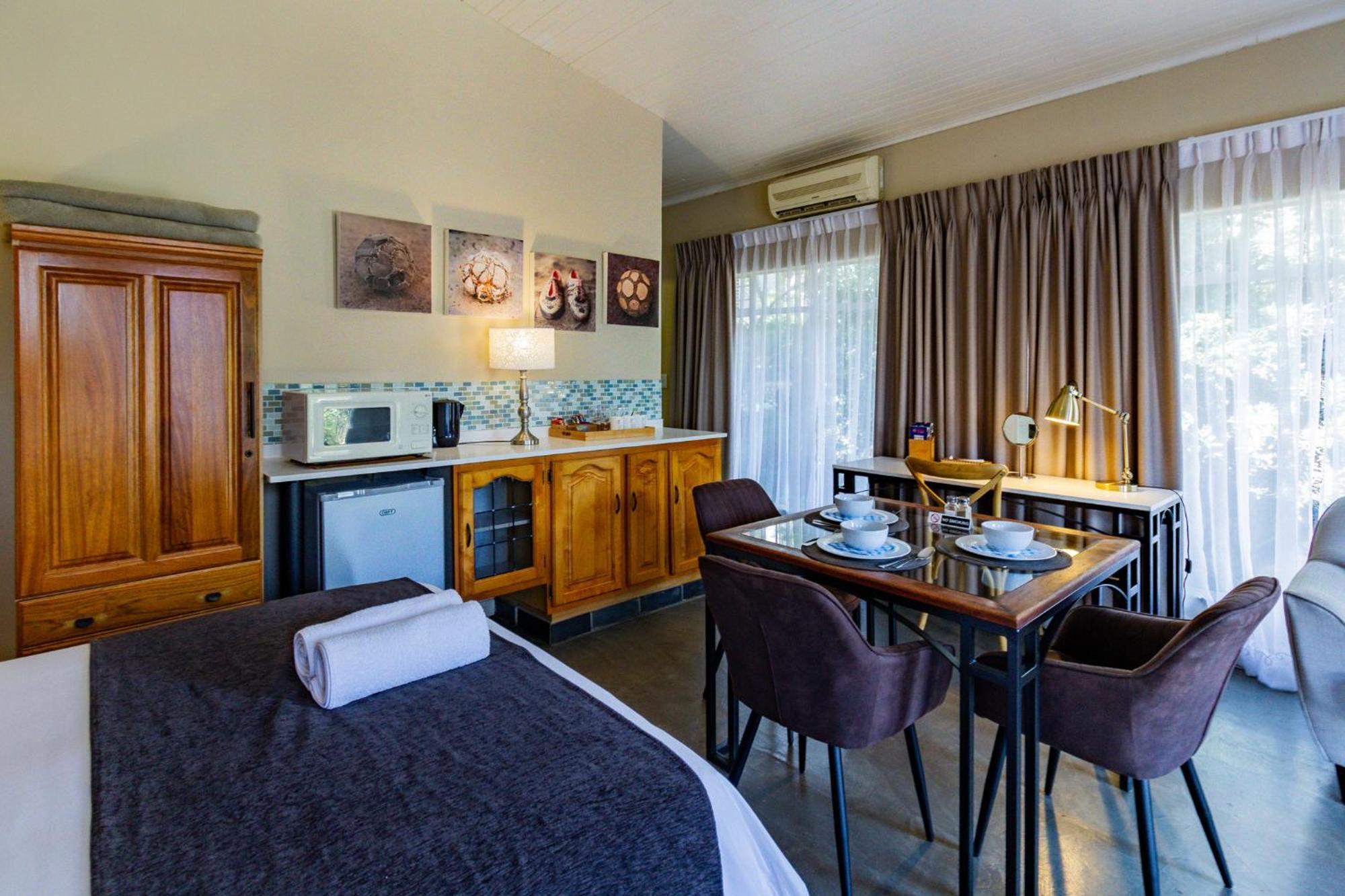 Pumleni Guesthouse ฮาร์ทบีสบูร์ท ภายนอก รูปภาพ