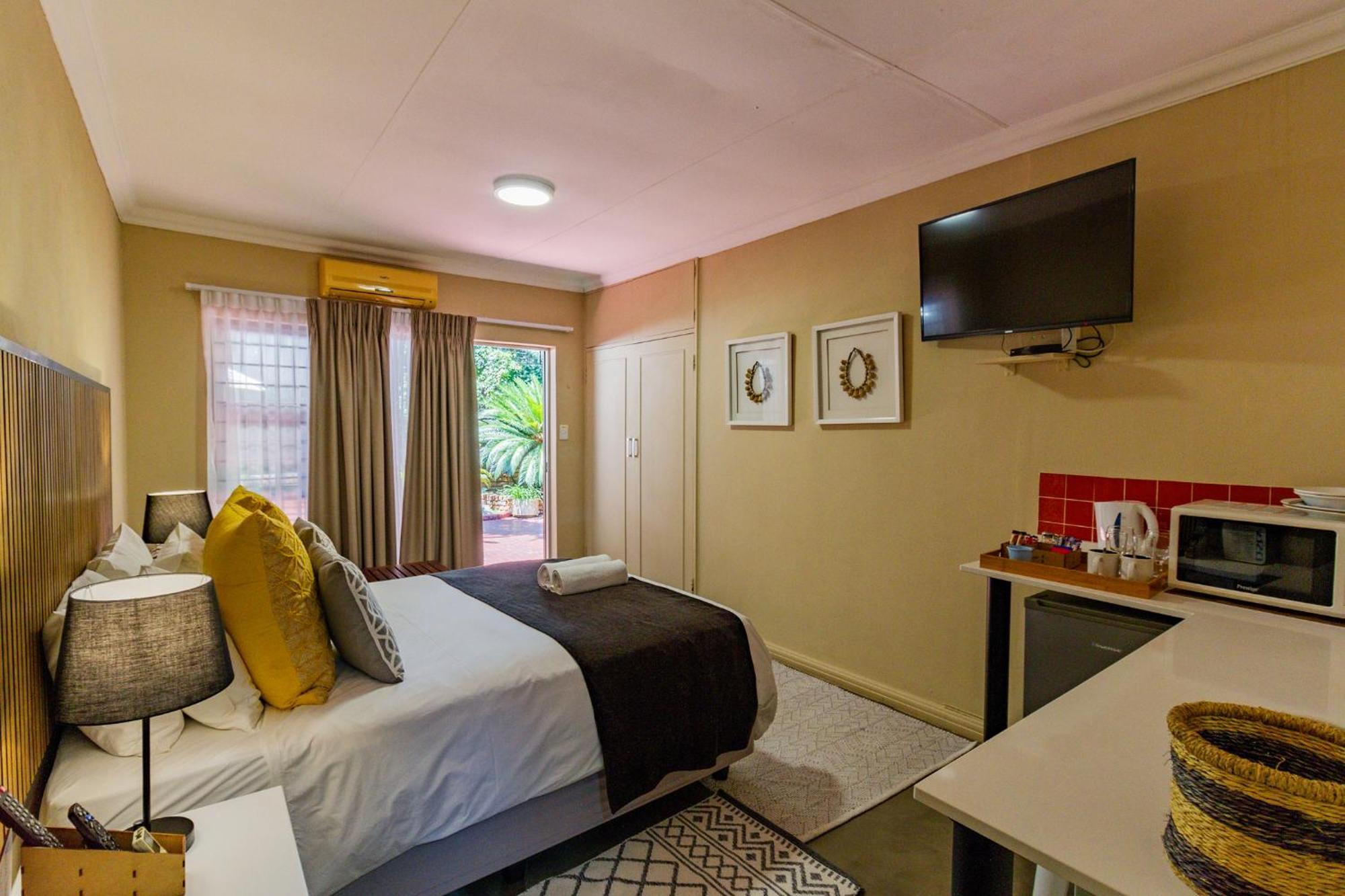 Pumleni Guesthouse ฮาร์ทบีสบูร์ท ภายนอก รูปภาพ