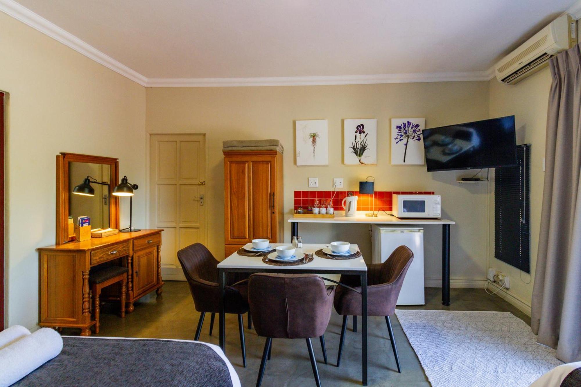 Pumleni Guesthouse ฮาร์ทบีสบูร์ท ภายนอก รูปภาพ