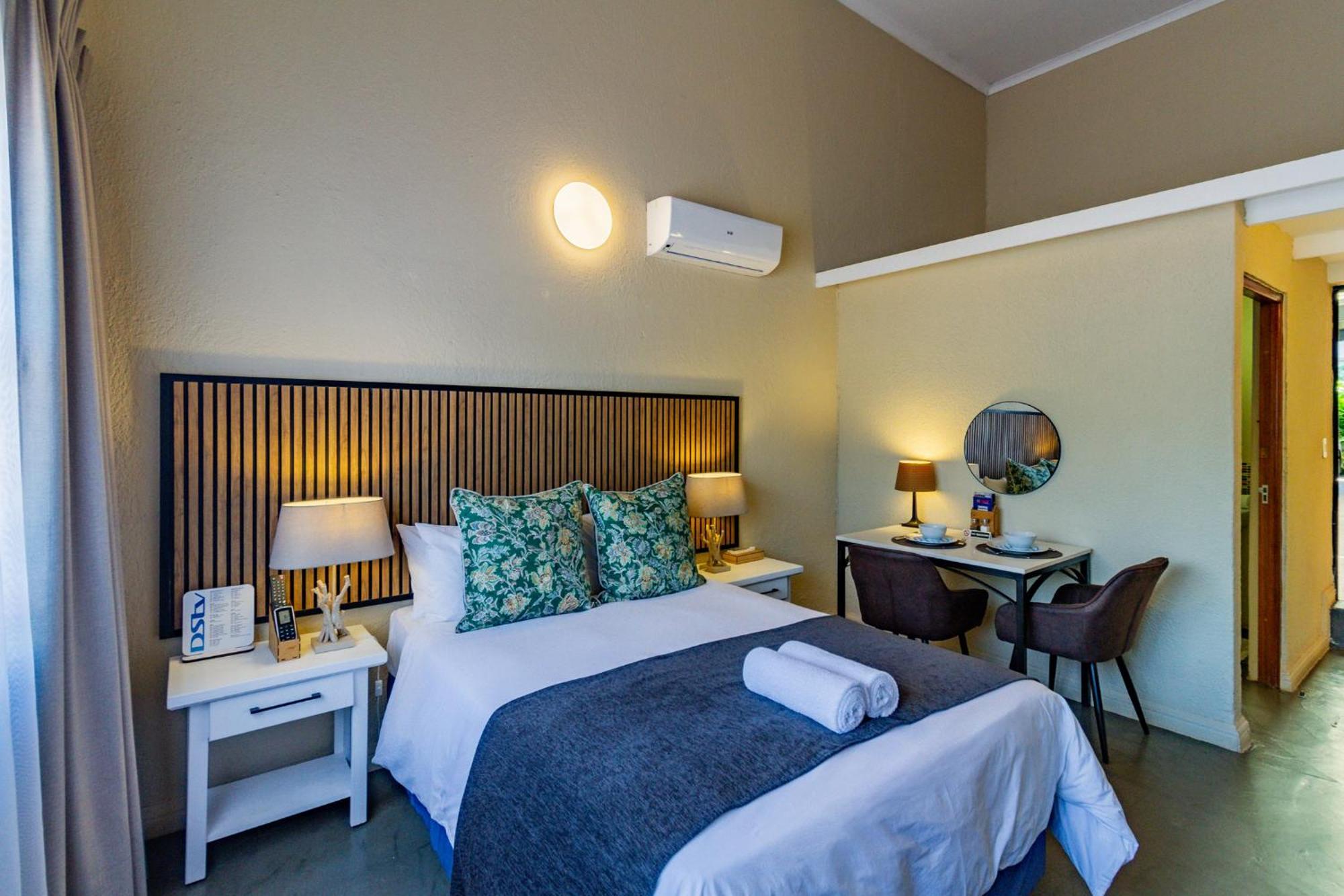 Pumleni Guesthouse ฮาร์ทบีสบูร์ท ภายนอก รูปภาพ
